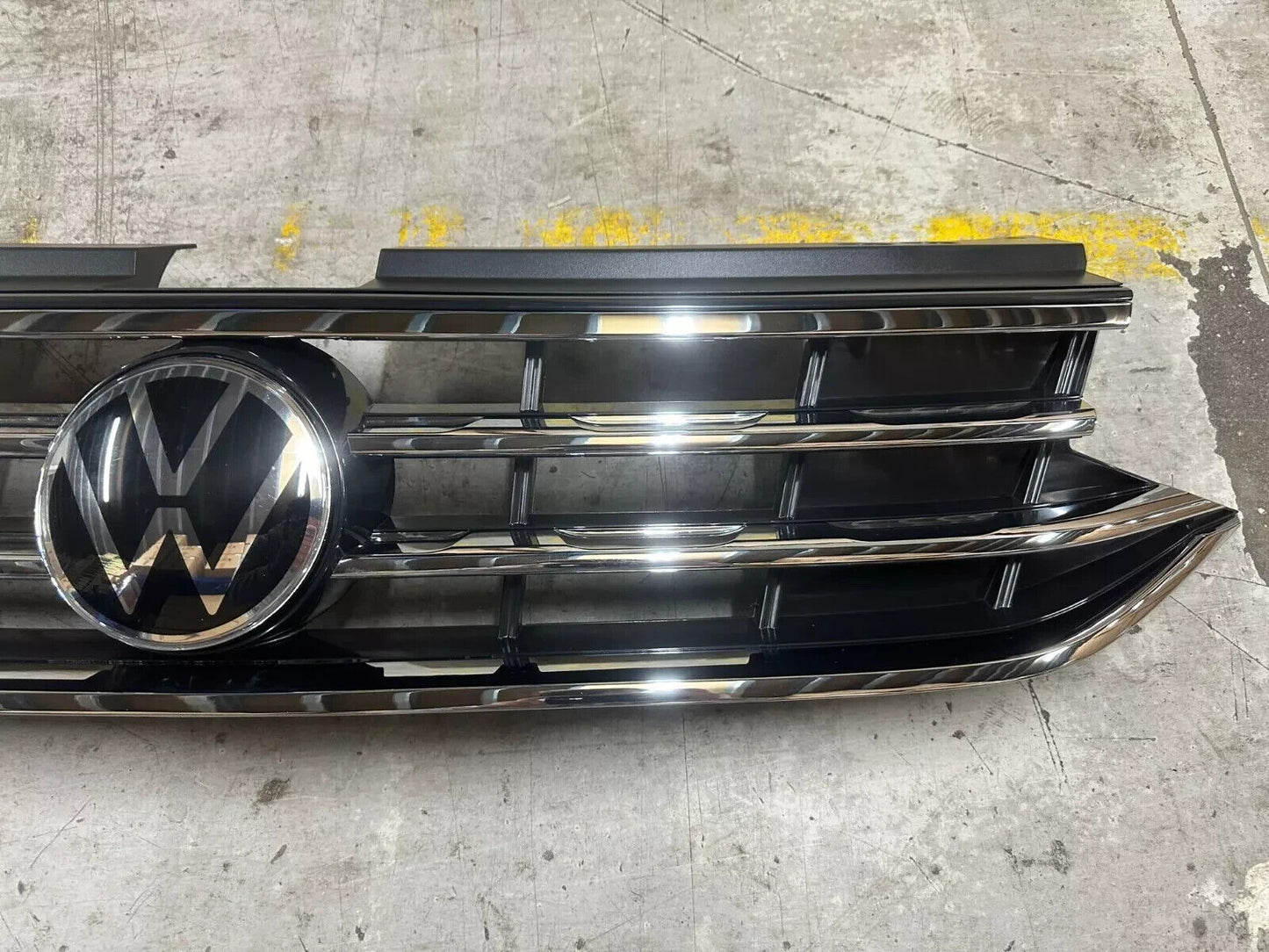 VW Tiguan MK2 R-LINE 2020-2023 Front Bumper Grille WITH BADGE Upper Grill Chrome