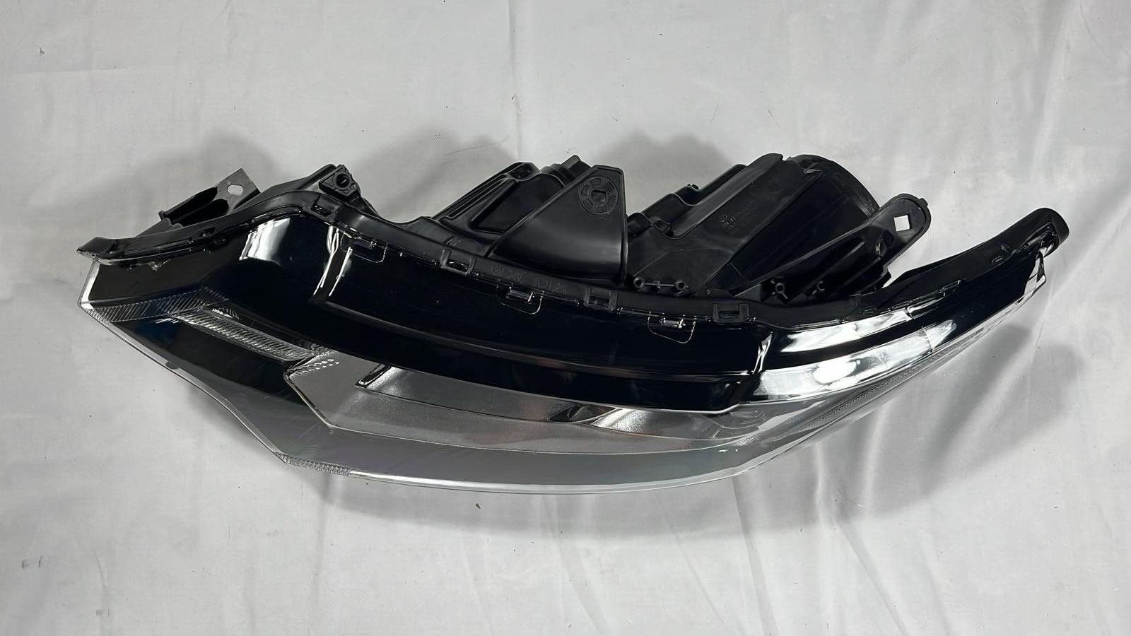 MITSUBISHI OUTLANDER 2016-2024 FRONT XENON DRL HEADLIGHT HEADLAMP PASSENGER N/S