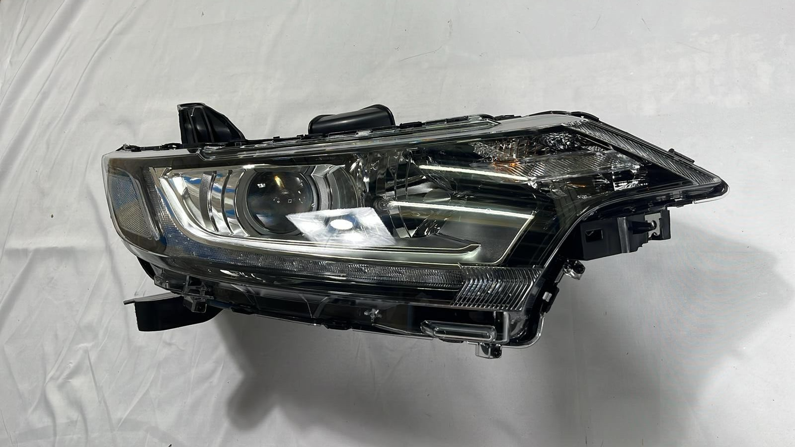 Mitsubishi Outlander 2016-2018-2024 Headlight Headlamp Halogen Driver Right O/S